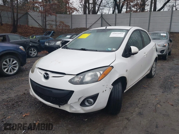 2012 Mazda 2 Touring z VIN JM1DE1LY4C0141202, wystawiony jako IAAI lot #41051663 z przebiegiem 160 364 mil mil oraz . Historia ofert i sprzedaży dostępna na DreamBid. Obrazek 6.