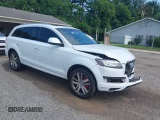 2014 Audi Q7 Premium Plus z VIN WA1LGAFE6ED015856, wystawiony jako IAAI lot #42612500 z przebiegiem 96 946 mil mil oraz . Historia ofert i sprzedaży dostępna na DreamBid. Obrazek 1.