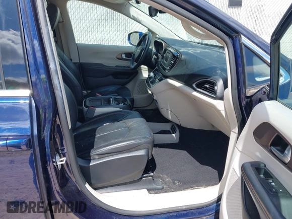 2017 Chrysler Pacifica Touring L with VIN 2C4RC1BG7HR514864, listed as a IAAI auction lot 42187845 with 86,774 mi miles and . Bid and sale history available at DreamBid. Image 5.