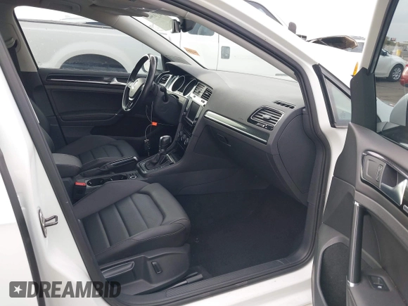 2017 Volkswagen Golf S z VIN 3VWC17AU2HM527113, wystawiony jako IAAI lot #41713423 z przebiegiem 47 796 mil mil oraz . Historia ofert i sprzedaży dostępna na DreamBid. Obrazek 5.