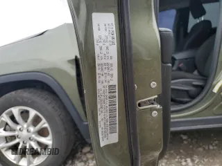 2019 Jeep Cherokee Latitude z VIN 1C4PJLCB6KD312362, wystawiony jako Copart lot #55331535 z przebiegiem 143 250 mil mil oraz Szkoda całkowita • Salvage title. Historia ofert i sprzedaży dostępna na DreamBid. Obrazek 13.