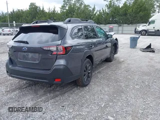 2025 Subaru Outback Onyx z VIN 4S4BTALCXS3181505, wystawiony jako IAAI lot #42365723 z przebiegiem 8 654 mil mil oraz . Historia ofert i sprzedaży dostępna na DreamBid. Obrazek 4.