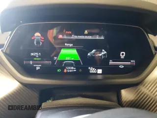 2023 Audi e-tron GT Premium Plus z VIN WAUCJBFW0P7000421, wystawiony jako Copart lot #60916344 z przebiegiem 12 338 mil mil oraz Szkody całkowita. Historia ofert i sprzedaży dostępna na DreamBid. Obrazek 9.