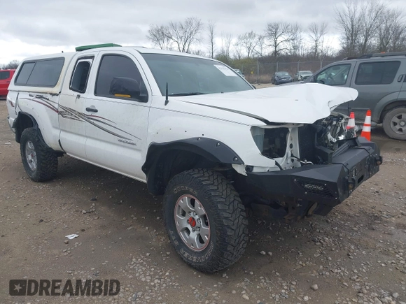 2008 Toyota Tacoma z VIN 5TEUU42NX8Z525861, wystawiony jako IAAI lot #42125414 z przebiegiem Nie podano mil oraz . Historia ofert i sprzedaży dostępna na DreamBid. Obrazek 1.