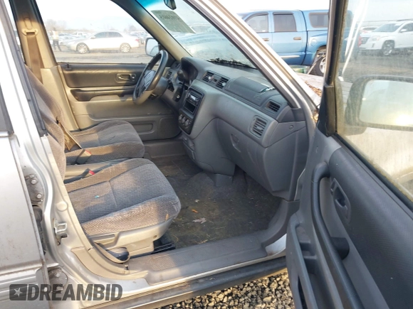 1998 Honda CR-V LX with VIN JHLRD2848WC018898, listed as a IAAI auction lot 41024605 with 246,285 mi miles. Bid and sale history available at carsss.com. Image 5.