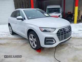 2021 Audi Q5 Prestige with VIN WA1CAAFY2M2096909, listed as a IAAI auction lot 40746125 with 10,025 mi miles. Bid and sale history available at carsss.com. Image 1.