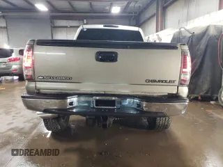 2002 Chevrolet Silverado 1500HD LT z VIN 1GCGK13U12F107247, wystawiony jako Copart lot #51386725 z przebiegiem 201 242 mil mil oraz Szkoda całkowita • Salvage title. Historia ofert i sprzedaży dostępna na DreamBid. Obrazek 6.