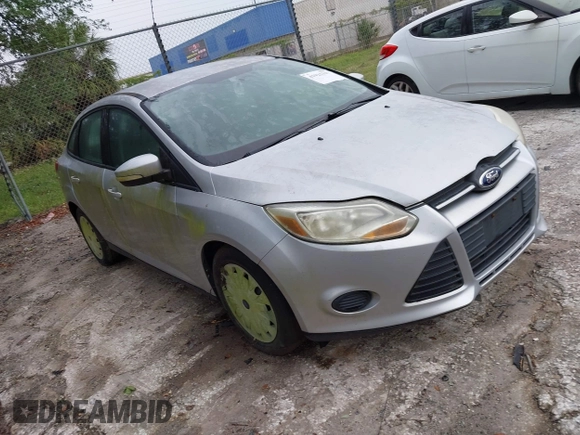 2013 Ford Focus SE with VIN 1FADP3F28DL321429, listed as a IAAI auction lot 41925317 with 34,657 mi miles. Bid and sale history available at carsss.com. Image 1.
