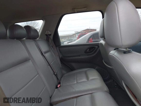 2005 Ford Escape XLT with VIN 1FMYU03155KB15647, listed as a IAAI auction lot 41865555 with 1 mi miles. Bid and sale history available at carsss.com. Image 8.