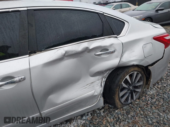 2017 Nissan Altima S z VIN 1N4AL3AP1HC115795, wystawiony jako IAAI lot #41523816 z przebiegiem 209 912 mil mil oraz . Historia ofert i sprzedaży dostępna na DreamBid. Obrazek 6.