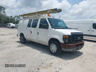 2012 Ford Econoline Cargo Commercial z VIN 1FTNE2EL0CDB10470, wystawiony jako IAAI lot #42181509 z przebiegiem 133 736 mil mil oraz . Historia ofert i sprzedaży dostępna na DreamBid. Obrazek 1.