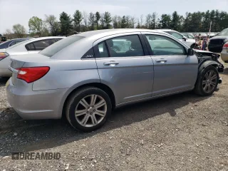 2014 Chrysler 200 Touring z VIN 1C3CCBBBXEN153322, wystawiony jako Copart lot #53541795 z przebiegiem 47 498 mil mil oraz Szkoda całkowita • Salvage title. Historia ofert i sprzedaży dostępna na DreamBid. Obrazek 3.