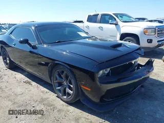 2019 Dodge Challenger R/T z VIN 2C3CDZBT7KH583408, wystawiony jako IAAI lot #41647560 z przebiegiem 88 685 mil mil oraz . Historia ofert i sprzedaży dostępna na DreamBid. Obrazek 1.