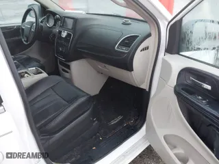 2015 Chrysler Town & Country Touring with VIN 2C4RC1BG5FR582853, listed as a IAAI auction lot 40773834 with 86,210 mi miles. Bid and sale history available at carsss.com. Image 5.