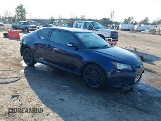 2012 Scion tC z VIN JTKJF5C78C3025779, wystawiony jako IAAI lot #41373349 z przebiegiem 187 881 mil mil oraz . Historia ofert i sprzedaży dostępna na DreamBid. Obrazek 1.