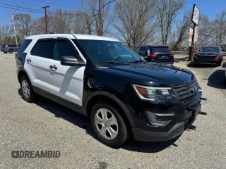 2018 Ford Police Interceptor Utility z VIN 1FM5K8AR4JGA32224, wystawiony jako Copart lot #55688025 z przebiegiem 121 565 mil mil oraz Tytuł czysty. Historia ofert i sprzedaży dostępna na DreamBid. Obrazek 1.