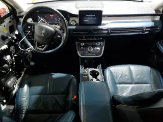 2020 Lincoln Corsair Reserve z VIN 5LMCJ2D95LUL23903, wystawiony jako Copart lot #88219735 z przebiegiem 79 471 mil mil oraz Szkody całkowita. Historia ofert i sprzedaży dostępna na DreamBid. Obrazek 8.