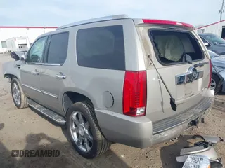 2008 Cadillac Escalade with VIN 1GYFK63848R236600, listed as a IAAI auction lot 41708402 with 193,214 mi miles. Bid and sale history available at carsss.com. Image 3.