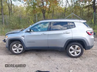 2018 Jeep Compass Latitude with VIN 3C4NJCBB1JT374446, listed as a IAAI auction lot 40536024 with 110,165 mi miles. Bid and sale history available at carsss.com. Image 14.