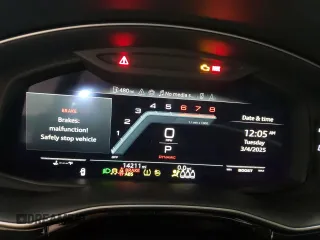 2024 Audi SQ8 Premium Plus z VIN WA1AWBF17RD008918, wystawiony jako Copart lot #48092245 z przebiegiem 14 211 mil mil oraz Szkoda całkowita • Salvage title. Historia ofert i sprzedaży dostępna na DreamBid. Obrazek 9.
