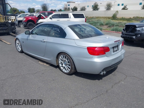 2012 BMW 3 Series 328i z VIN WBADW3C58CE823093, wystawiony jako IAAI lot #41830052 z przebiegiem 87 306 mil mil oraz . Historia ofert i sprzedaży dostępna na DreamBid. Obrazek 3.
