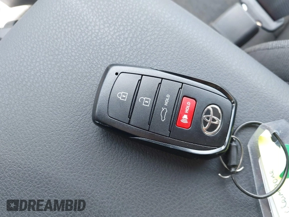2025 Toyota Camry LE z VIN 4T1DAACKXSU137360, wystawiony jako IAAI lot #42245564 z przebiegiem 1 247 mil mil oraz . Historia ofert i sprzedaży dostępna na DreamBid. Obrazek 11.