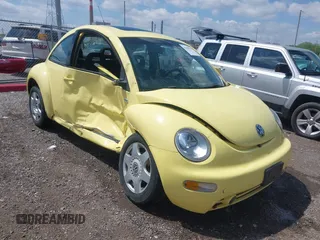 2000 Volkswagen Beetle GLS z VIN 3VWCA21C4YM414855, wystawiony jako IAAI lot #42198615 z przebiegiem 128 131 mil mil oraz . Historia ofert i sprzedaży dostępna na DreamBid. Obrazek 6.