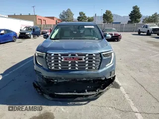 2025 GMC Acadia FWD Denali z VIN 1GKENLRS4SJ133150, wystawiony jako Copart lot #43420345 z przebiegiem 607 mil mil oraz Szkoda całkowita • Salvage title. Historia ofert i sprzedaży dostępna na DreamBid. Obrazek 12.