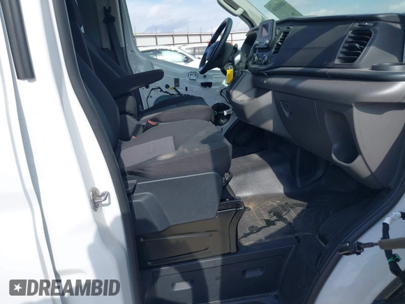 2022 Ford Transit Passenger XL with VIN 1FBAX2Y83NKA59579, listed as a IAAI auction lot 40688586 with 5,101 mi miles. Bid and sale history available at carsss.com. Image 5.
