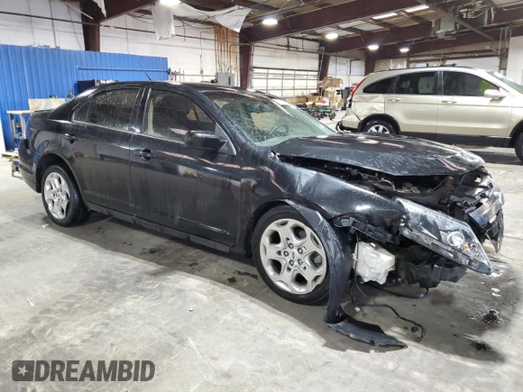 2010 Ford Fusion SE z VIN 3FAHP0HA1AR416870, wystawiony jako Copart lot #55585835 z przebiegiem 58 211 mil mil oraz Szkoda całkowita • Salvage title. Historia ofert i sprzedaży dostępna na DreamBid. Obrazek 4.