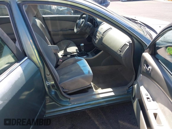 2006 Nissan Altima SE z VIN 1N4BL11DX6N401712, wystawiony jako IAAI lot #42350080 z przebiegiem 170 888 mil mil oraz . Historia ofert i sprzedaży dostępna na DreamBid. Obrazek 5.