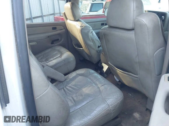 2002 Chevrolet Suburban LS with VIN 3GNEC16Z62G297015, listed as a IAAI auction lot 41756723 with 374,724 mi miles. Bid and sale history available at carsss.com. Image 8.