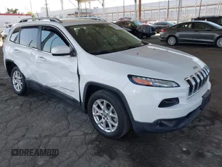 2017 Jeep Cherokee Latitude z VIN 1C4PJLCB3HW516971, wystawiony jako IAAI lot #42489832 z przebiegiem 43 304 mil mil oraz . Historia ofert i sprzedaży dostępna na DreamBid. Obrazek 1.