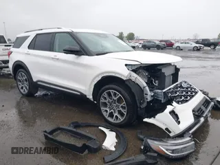 2025 Ford Explorer Platinum z VIN 1FMWK8HC7SGB14729, wystawiony jako IAAI lot #41942013 z przebiegiem 1 264 mil mil oraz . Historia ofert i sprzedaży dostępna na DreamBid. Obrazek 1.