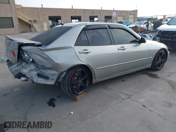 2001 Lexus IS 300 with VIN JTHBD182610018639, listed as a IAAI auction lot 41355976 with 116,575 mi miles. Bid and sale history available at carsss.com. Image 4.