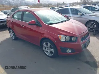 2012 Chevrolet Sonic LTZ z VIN 1G1JE5SB5C4187002, wystawiony jako IAAI lot #41705625 z przebiegiem 94 498 mil mil oraz . Historia ofert i sprzedaży dostępna na DreamBid. Obrazek 1.