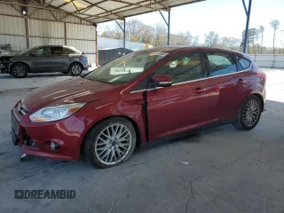 2014 Ford Focus Titanium z VIN 1FADP3N29EL320163, wystawiony jako Copart lot #50208655 z przebiegiem 103 715 mil mil oraz Szkoda całkowita • Salvage title. Historia ofert i sprzedaży dostępna na DreamBid. Obrazek 1.