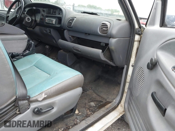 1999 Dodge 1500 z VIN 1B7HF13Y3XJ616238, wystawiony jako IAAI lot #42347619 z przebiegiem 225 237 mil mil oraz . Historia ofert i sprzedaży dostępna na DreamBid. Obrazek 5.