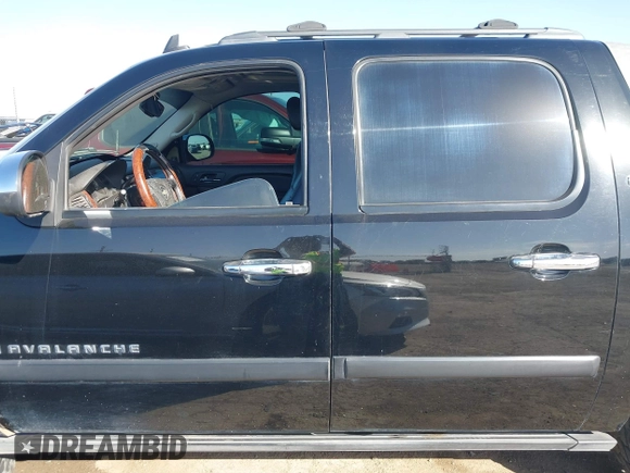 2007 Chevrolet Avalanche 1LT with VIN 3GNEC12017G297941, listed as a IAAI auction lot 41689687 with 166,066 mi miles and . Bid and sale history available at DreamBid. Image 14.