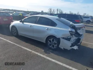 2019 Kia Forte LXS z VIN 3KPF24AD4KE095931, wystawiony jako IAAI lot #41641168 z przebiegiem 88 384 mil mil oraz . Historia ofert i sprzedaży dostępna na DreamBid. Obrazek 3.