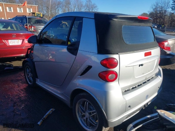 2009 Smart fortwo Passion with VIN WMEEK31X59K275024, listed as a IAAI auction lot 41394684 with 71,950 mi miles. Bid and sale history available at carsss.com. Image 3.