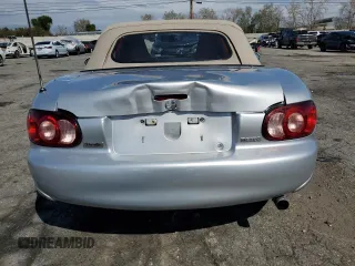 2003 Mazda MX-5 Miata Cloth z VIN JM1NB353430301685, wystawiony jako Copart lot #48756715 z przebiegiem 57 414 mil mil oraz Szkoda całkowita • Salvage title. Historia ofert i sprzedaży dostępna na DreamBid. Obrazek 6.
