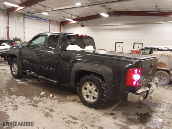 2010 Chevrolet Silverado 1500 LT with VIN 1GCSKSE33AZ150361, listed as a IAAI auction lot 41589213 with 197,263 mi miles. Bid and sale history available at carsss.com. Image 3.