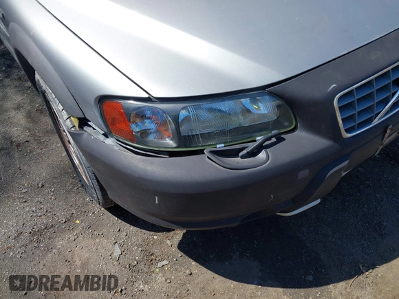 2004 Volvo V70 XC70 with VIN YV1SZ59H241171718, listed as a IAAI auction lot 41958796 with 76,710 mi miles. Bid and sale history available at carsss.com. Image 6.