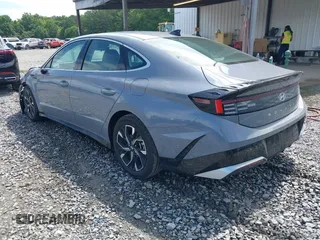 2024 Hyundai Sonata SEL z VIN KMHL64JA3RA398298, wystawiony jako IAAI lot #42462477 z przebiegiem 21 843 mil mil oraz . Historia ofert i sprzedaży dostępna na DreamBid. Obrazek 3.