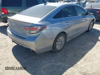 2016 Hyundai Sonata Hybrid SE with VIN KMHE24L15GA025570, listed as a IAAI auction lot 41735029 with 142,346 mi miles. Bid and sale history available at carsss.com. Image 4.