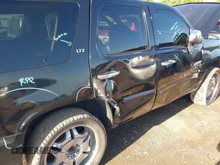 2008 Chevrolet Tahoe LTZ with VIN 1GNFK13018R259715, listed as a IAAI auction lot 42642469 with 208,452 mi miles and . Bid and sale history available at DreamBid. Image 6.