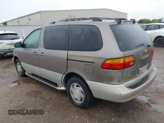 1998 Toyota Sienna LE с VIN 4T3ZF13C0WU032131, выставлен на аукционе IAAI как лот 42196782 с пробегом Не указан миль и . История ставок и продаж доступна на DreamBid. Изображение 3.