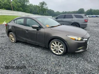 2017 Mazda 3 Touring z VIN 3MZBN1V70HM112387, wystawiony jako Copart lot #59580965 z przebiegiem 109 799 mil mil oraz Czysty tytuł • Clean title. Historia ofert i sprzedaży dostępna na DreamBid. Obrazek 4.