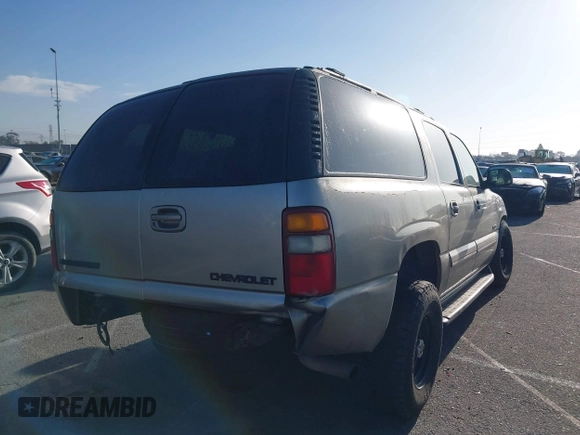 2000 Chevrolet Suburban LS with VIN 3GNEC16T3YG164300, listed as a IAAI auction lot 42003857 with 204,721 mi miles. Bid and sale history available at carsss.com. Image 4.